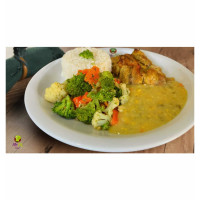 Sobrecoxa grelhada desossada com creme de milho, arroz branco e mix de legumes 350g / 512 kcal