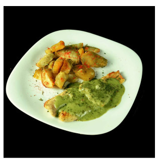 Filé de peixe ao molho de espinafre e batata-doce sauté com páprica 250g / 335 kcal