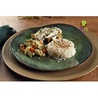 Peixe ao leite de côco e curry, arroz de jasmim com castanhas e mix de legumes assados 350g / 537 kcal