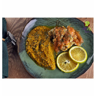Sobrecoxa assada com molho de laranja e purê de abóbora com ervas aromáticas 250g / 340 Kcal