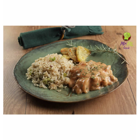 Strogonoff de frango zero lactose, arroz integral com brócolis e batatas rústicas assadas 350g / 353,05 kcal